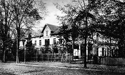 Historisches Foto der alten Orthopädie Rostock