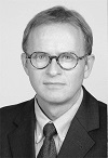 Schwarz-Weiß-Foto von Mann mit Brille, Orthopäde Rostock